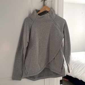 Athleta Size M Karma Cozy Asymmetrical Pullover Sweatshirt Grey